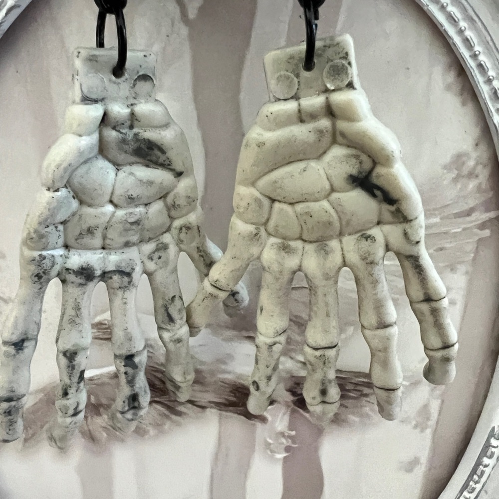 Skelly Hands View 3